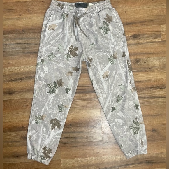 Abercrombie & Fitch Pants - Abercrombie & Fitch Essential Sweatpant Camo Size XS